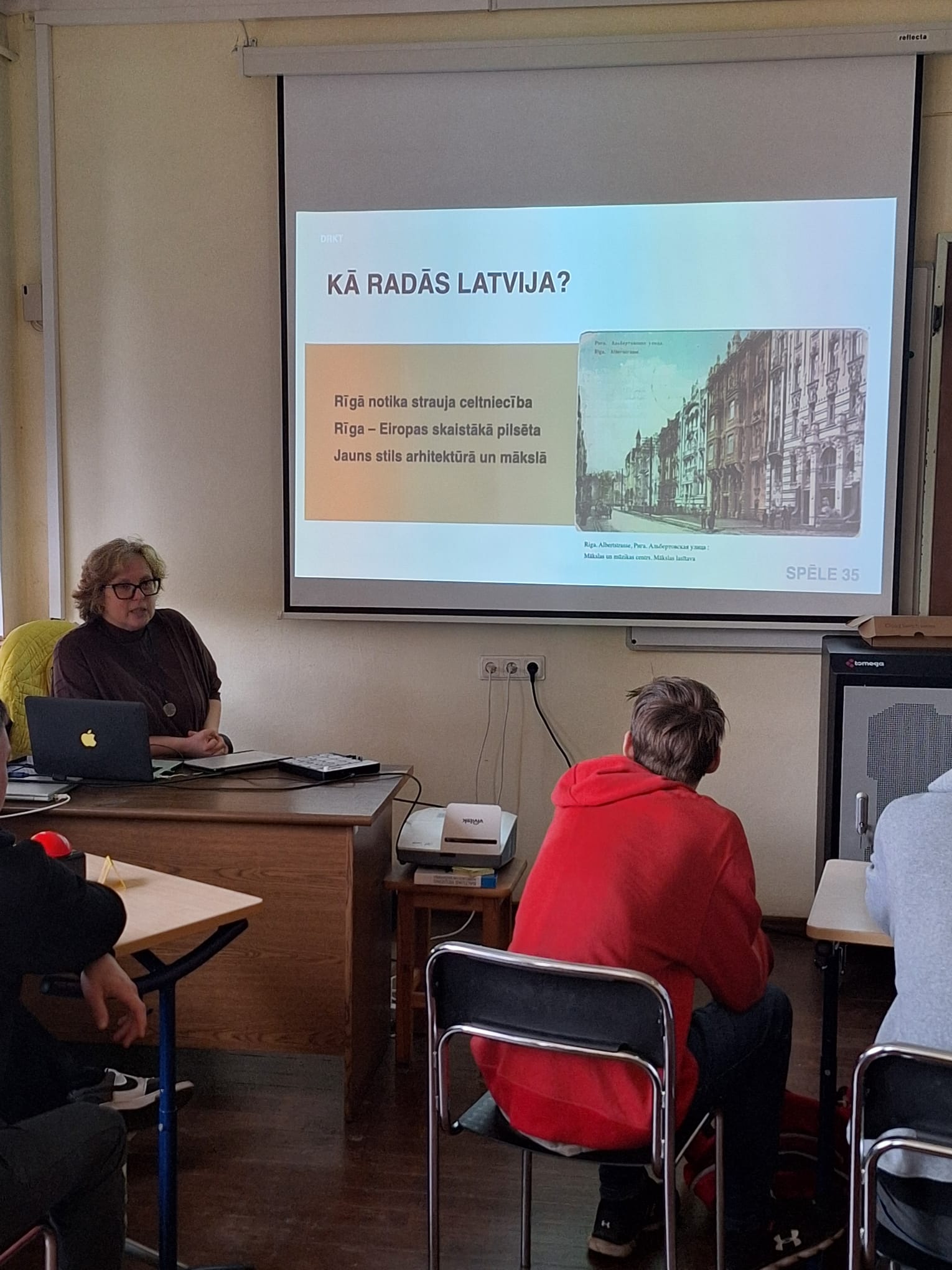 STEM nodarbībā izzina Latvijas vēsturi